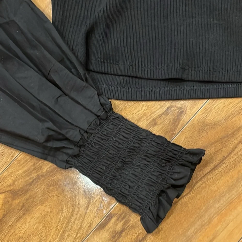 Zara puff sleeve size medium top